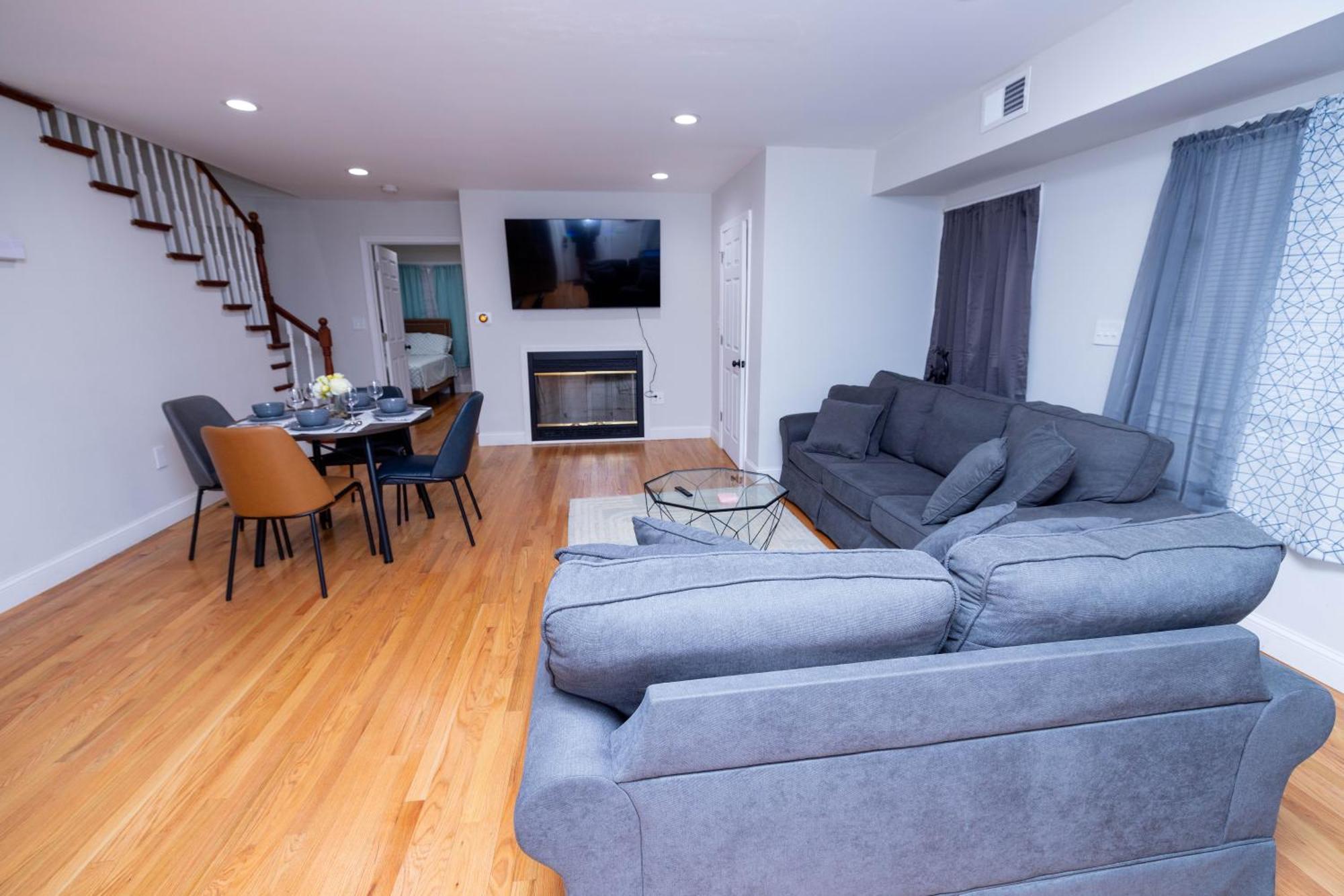 Modern Luxury Home With Fireplace & Game-Room 布罗克顿 外观 照片